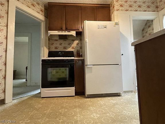 3rd image of 2469 Whitelaw St