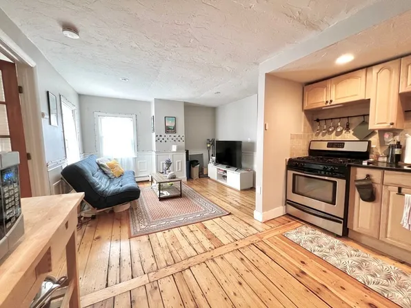 206 Bunker Hill St #2, Charlestown, MA 02129