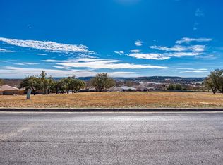 1805 Athens Ave N, Kerrville, TX 78028
