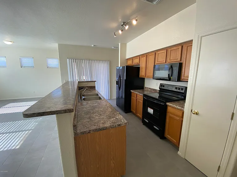 1262 E Weimer Cir #39 — Photo 6