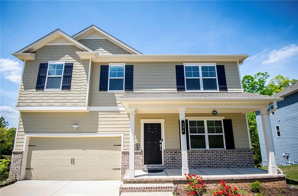 4 bed, 2.5 bath, 3618 sqft, $2,300 — Photo 1