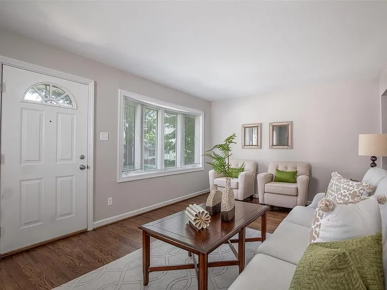 130 Saint Maurice Ln — Photo 3