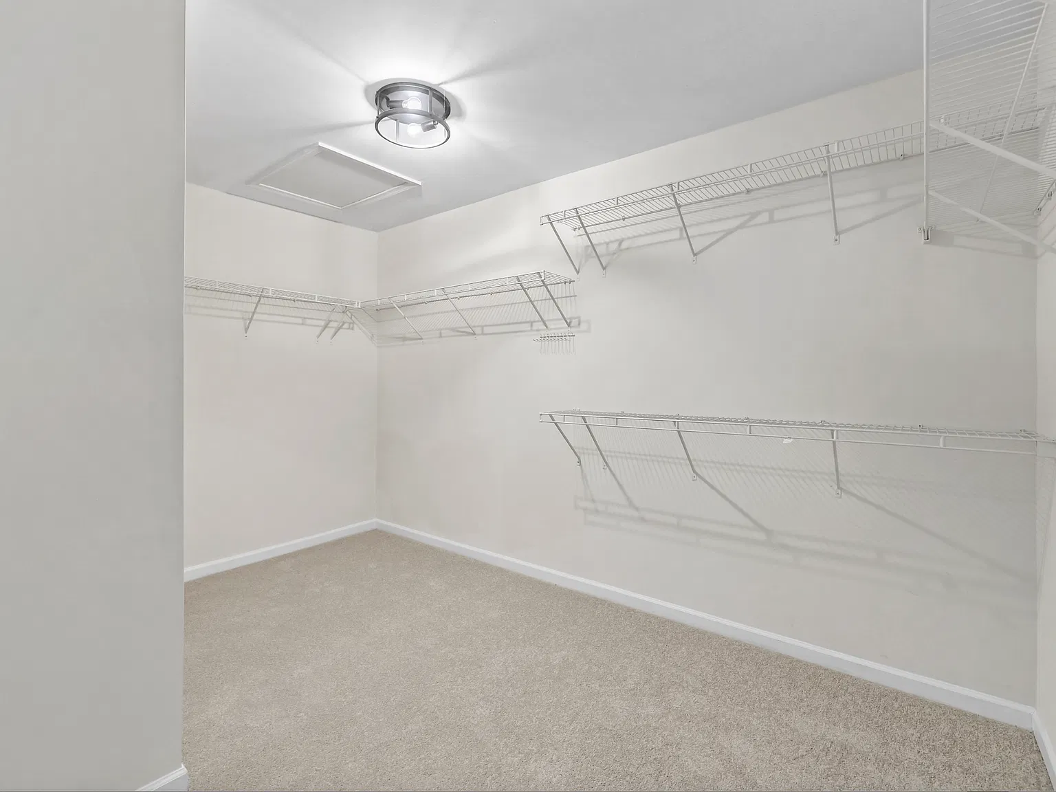 3 bed, 2.5 bath, 2732 sqft, $3,250 — Photo 4