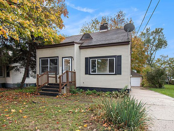 2nd image of 36 Celia St SE