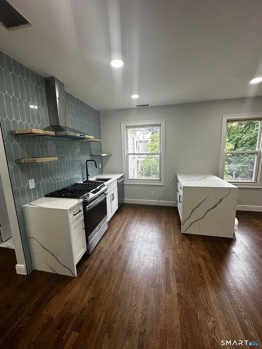 Building Photo - 82 Howard Ave #1L