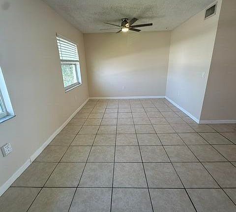 4th image of 837 Hickory St #4