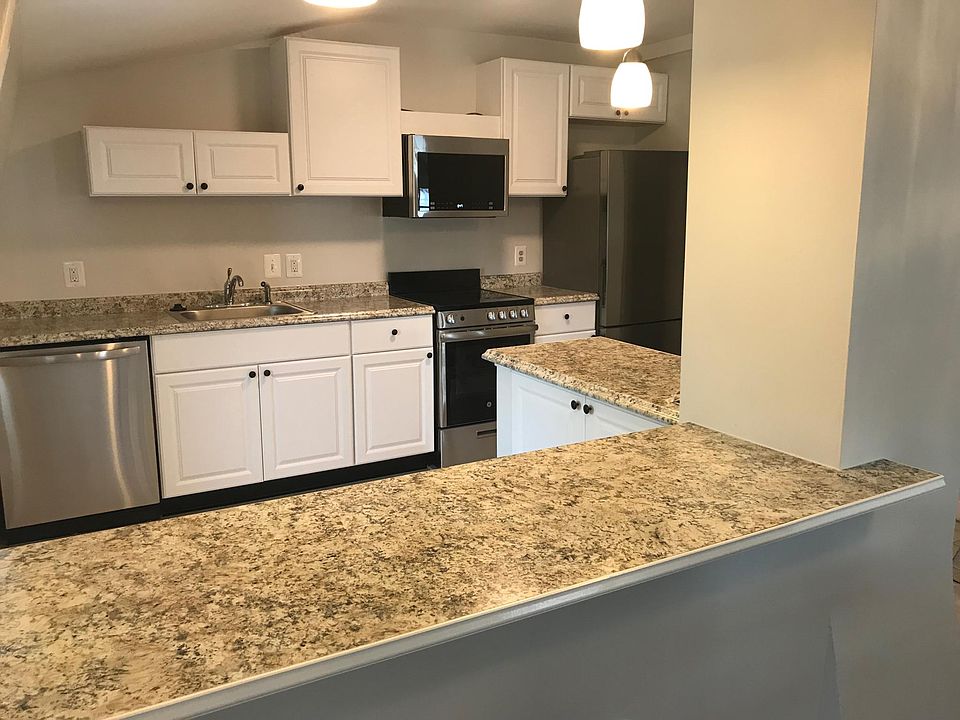 Kitchen & Breakfast Bar