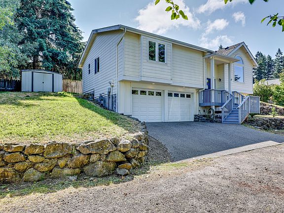3rd image of 1373 NE Gilmax Ln