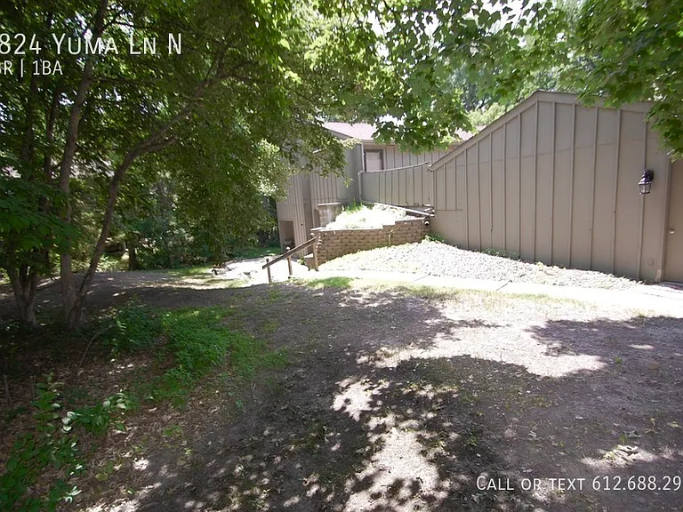 1824 Yuma Ln N — Photo 21
