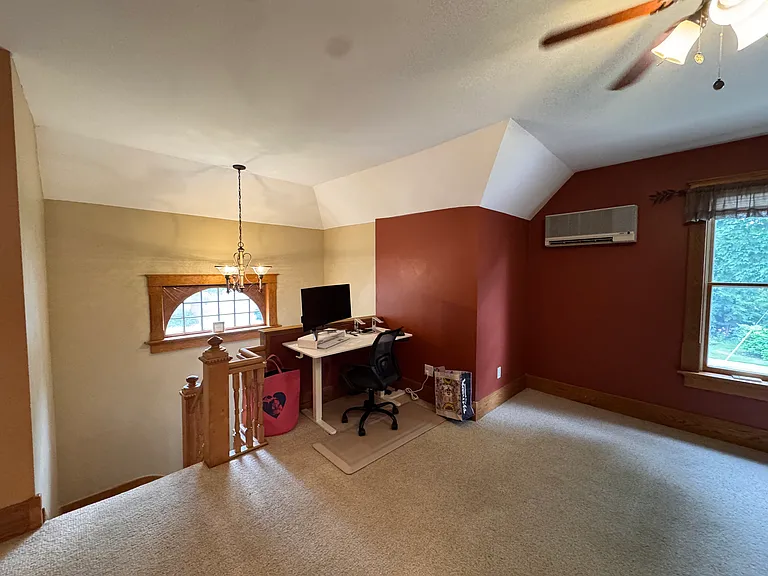 546 Webster St — Photo 10