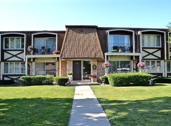 2nd image of 5715 Park Pl