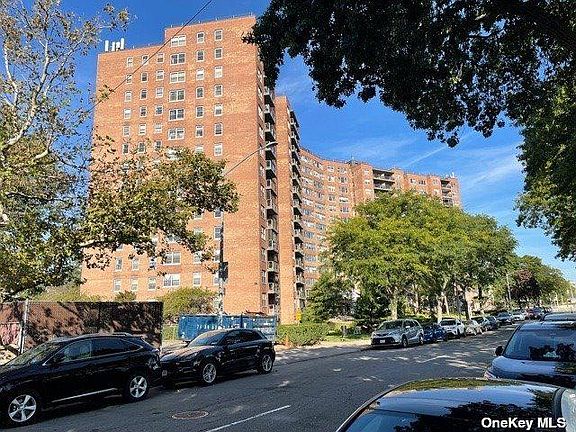 2nd image of 61-20 Grand Central Pkwy APT B602