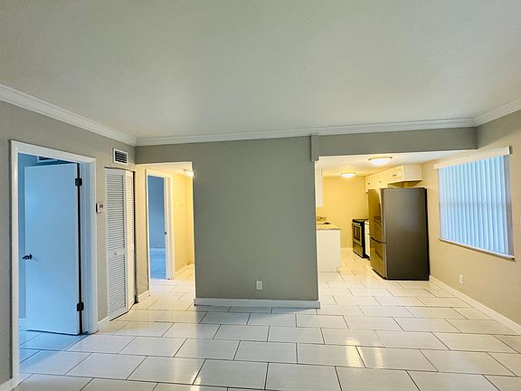 3rd image of 452 SW 4th Ave APT 2