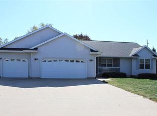 2095 Boyson Rd, Hiawatha, IA 52233
