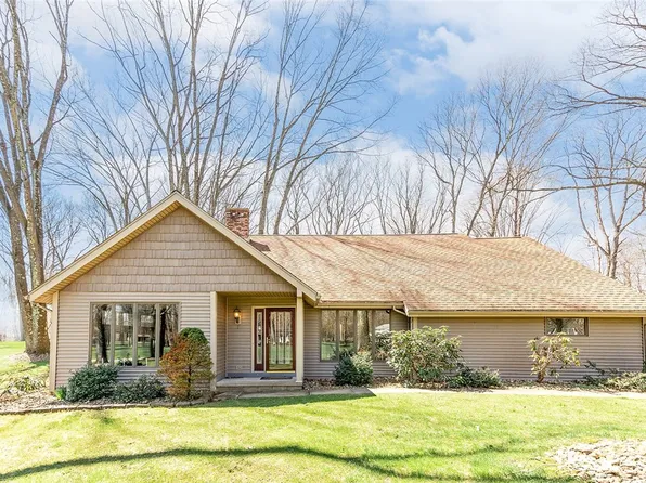 98 Longwell Dr, Grove City, PA 16127
