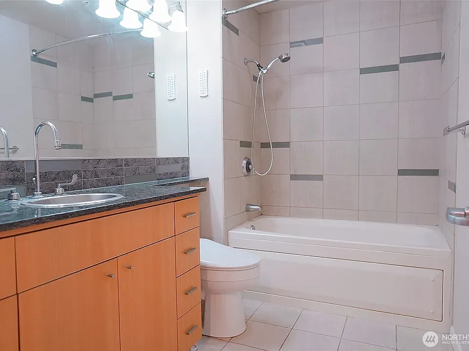 1 bed, 820 sqft, $2,200 — Photo 3
