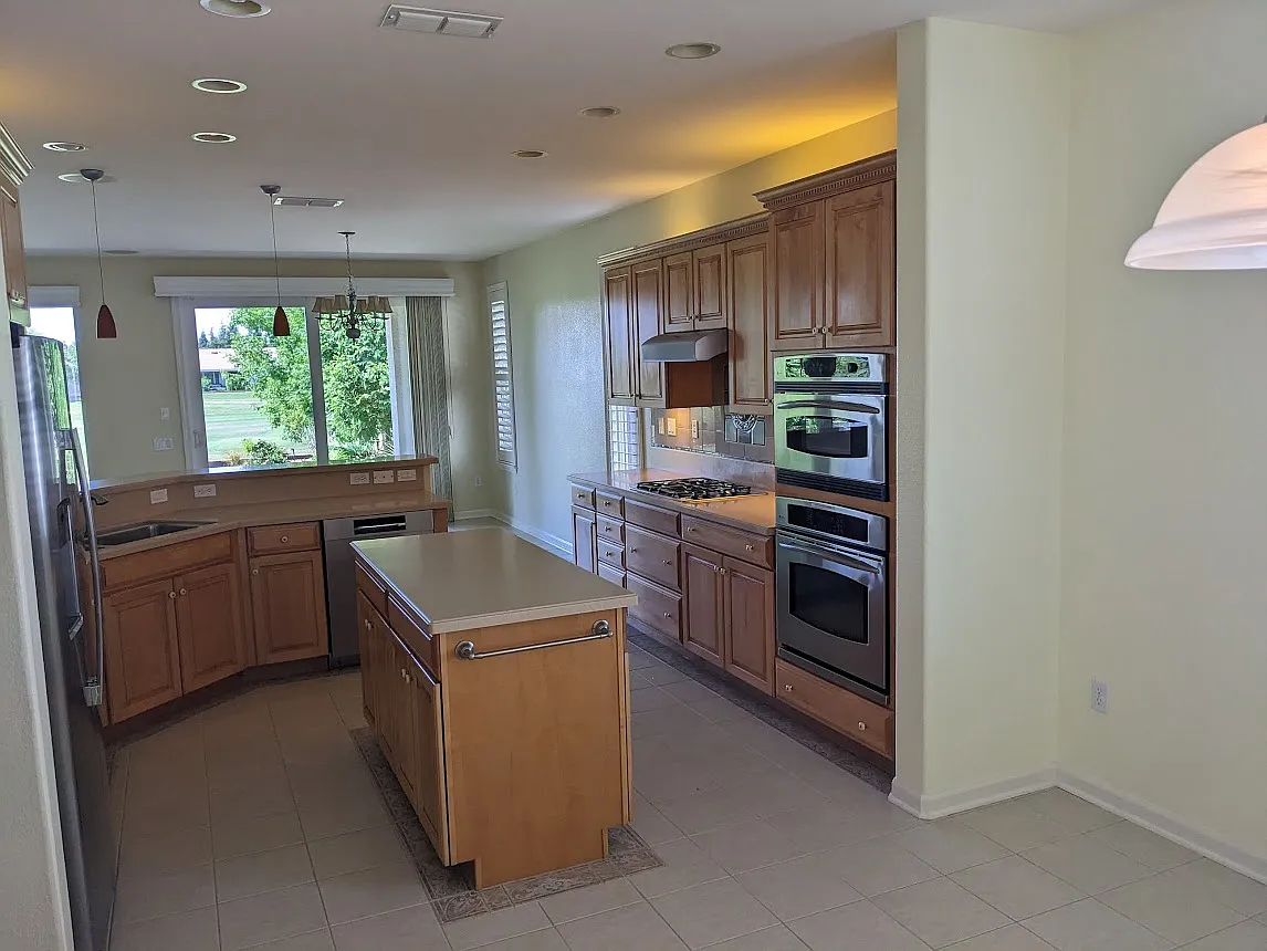 2 bed, 2075 sqft, $3,400 — Photo 2