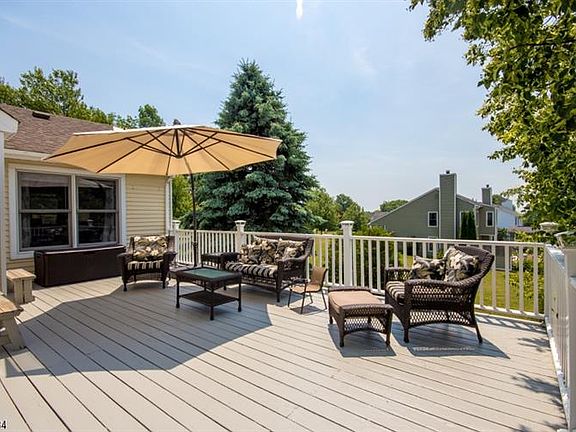 3rd image of 21 Lauren Ln