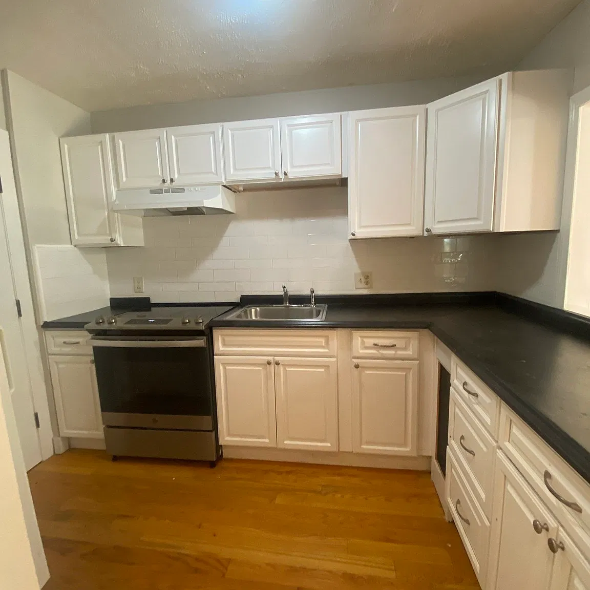 2 bed, 1.0 bath, 822 sqft, $2,500 — Photo 2