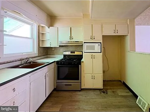 2123 S Mole St, Philadelphia, PA 19145