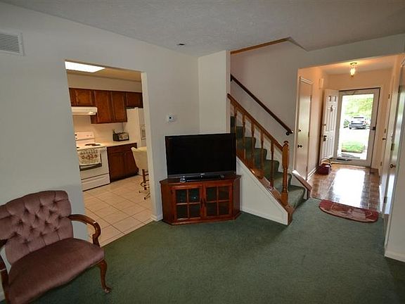 3rd image of 784 Stoneharbor Ln