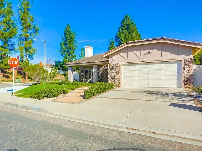 18397 Camberwell Ln — Photo 40