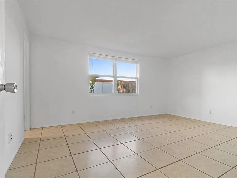 3327 Garfield Dr — Photo 15