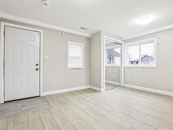 3rd image of 19 Bailey St