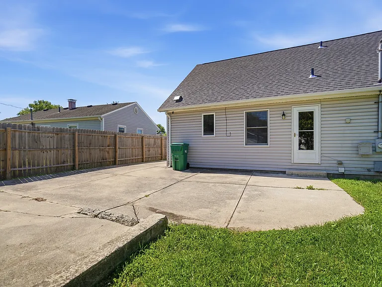245 Fitchland Dr — Photo 5