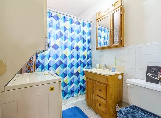 5th image of 2164 38th St
