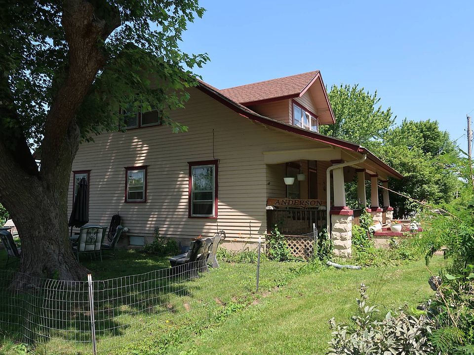 1st image of 410 Main St