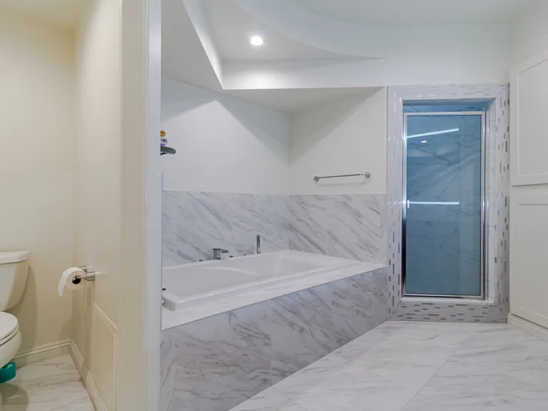 326 Westminster Ave #Penthouse 404 — Photo 16