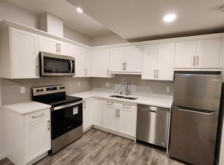 16 Setonstone Lndg SE #1, Calgary, AB T3M 3R4
