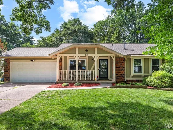 1115 Shadowoak Dr, Ballwin, MO 63021