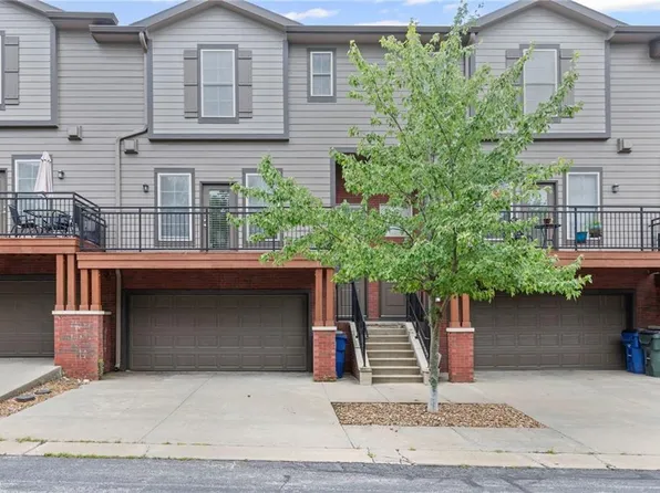 5245 Overland Dr APT D2, Lawrence, KS 66049