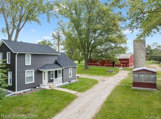 8615 Cedar Lake Rd, Pinckney, MI 48169