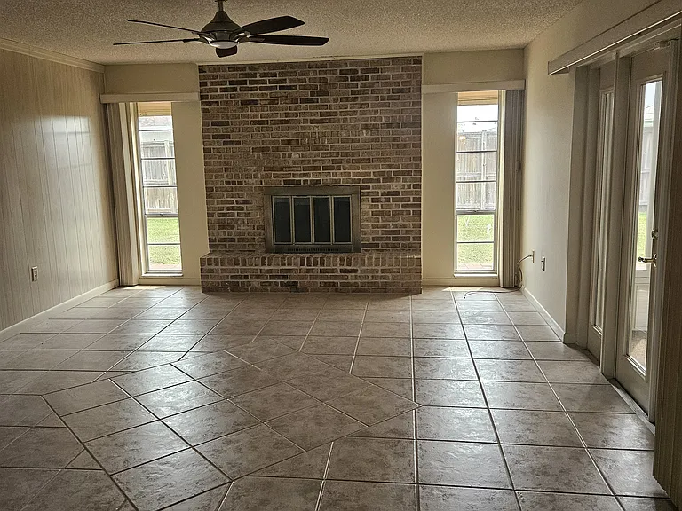1760 Sandbar Dr — Photo 5