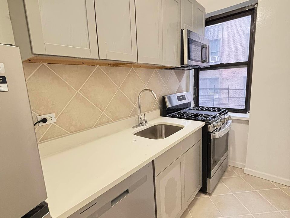 2nd image of 3043 Villa Ave APT 55
