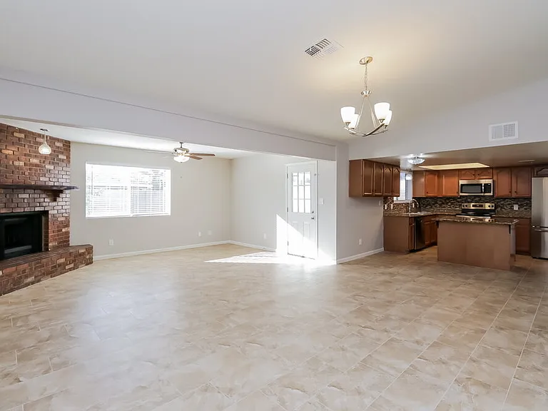 2641 E Isabella Ave — Photo 5