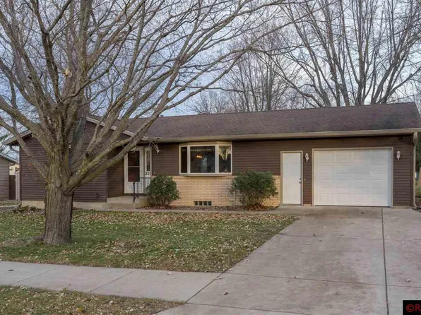 220 Hollywood Ave, New Ulm, MN 56073