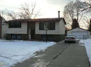715 Holly Bush Dr, Holly, MI