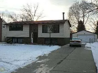 715 Holly Bush Dr photo 1