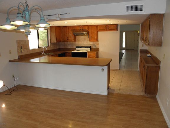 3rd image of 1933 N Evelyn Ave