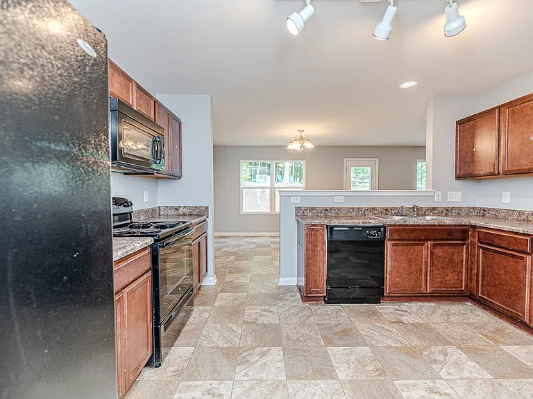 2441 Westgate Dr — Photo 4
