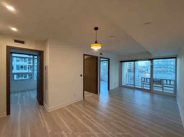 17 Bathurst St, Toronto, ON