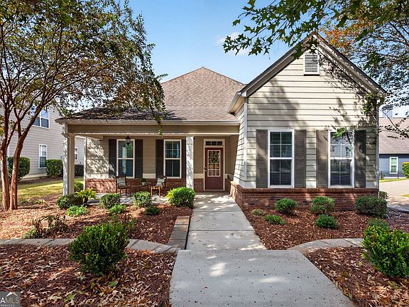 2nd image of 175 Colonial Ct