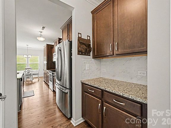 5th image of 2316 Celandine Way