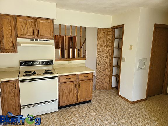 3rd image of 1342 Honeysuckle Ln #1342