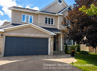 19 Farmfield Cres, Ottawa, ON K2M2S9