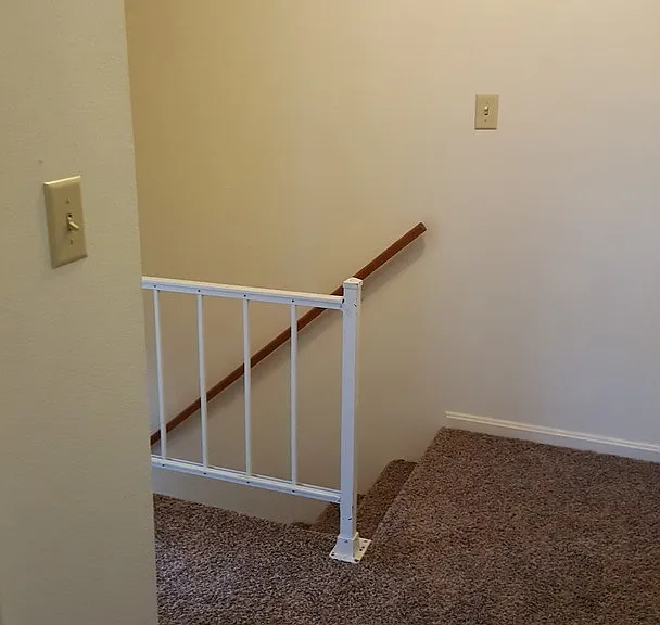 209 Surrey Ct — Photo 6